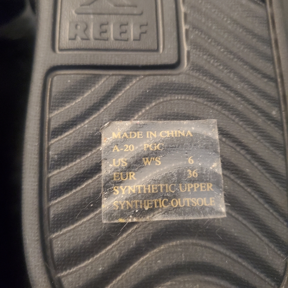 Reef slide flip flops size 6